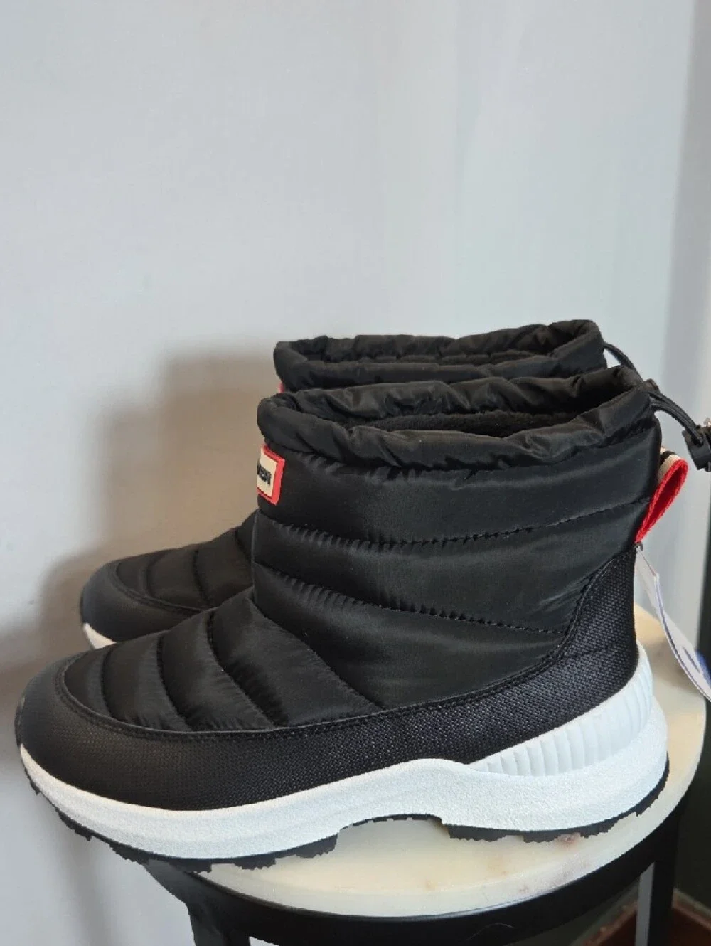 Hunter Womens Black Puffer Winter Boots with White Sole Size 8